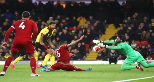 أليسون يحصد جائزة أفضل لاعب في ليفربول للموسم الماضي